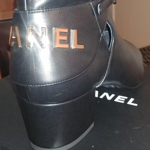 Chanel Lambskin and Velvet ankle boots - Picture 5 of 12